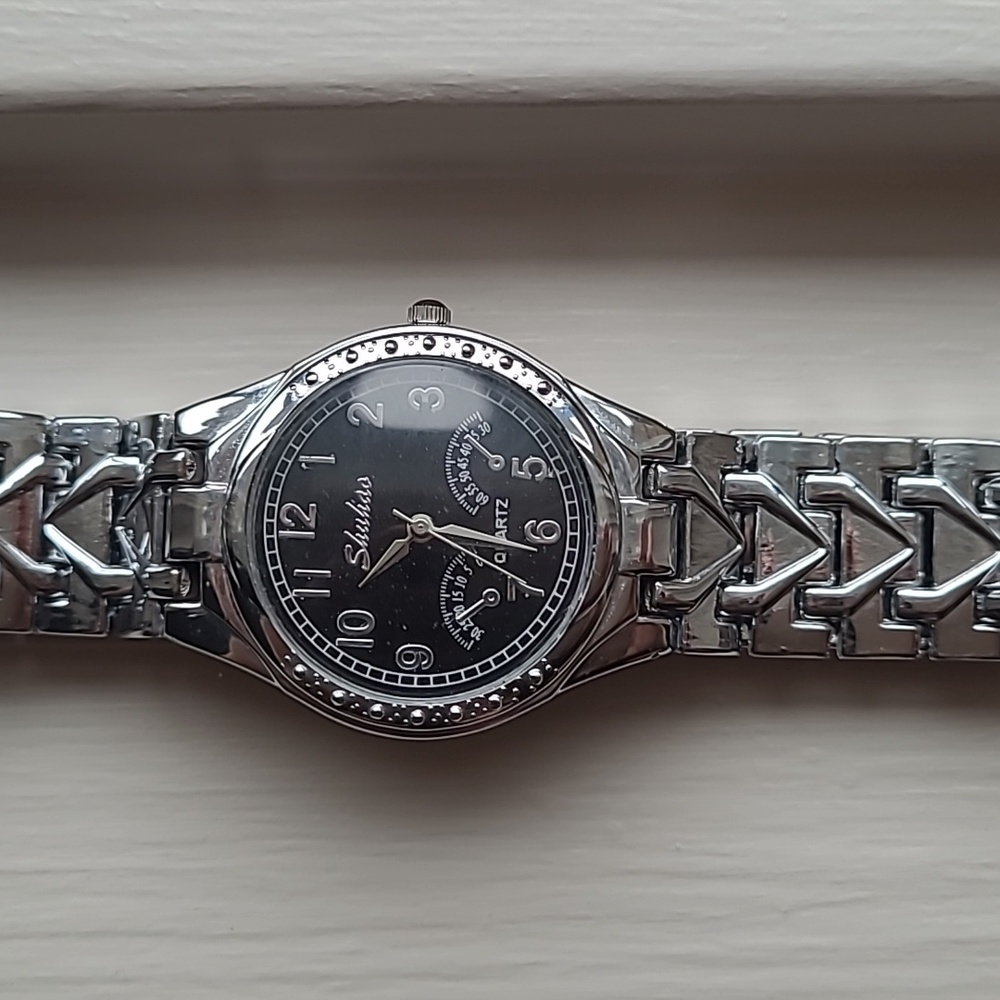 Quartz Watch - Picture 3 of 8